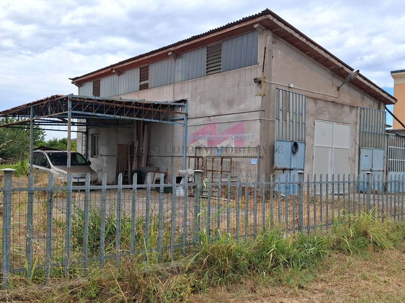 Laboratorio in Vendita a Serravalle a Po, 100'000&euro;, 254 m²