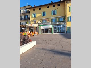 Negozio in Affitto a Pisogne, 750€, 63 m²