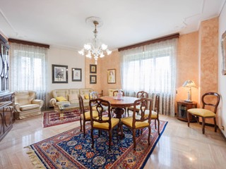 Appartamento in Vendita a Torino, 320'000€, 170 m²