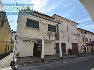 Immobile commerciale in Vendita a Palazzolo Vercellese, 85'000€, 600 m²