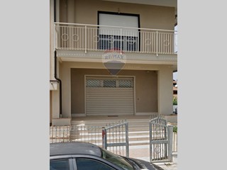 Immobile commerciale in Affitto a Apice, 400&euro;, 65 m²