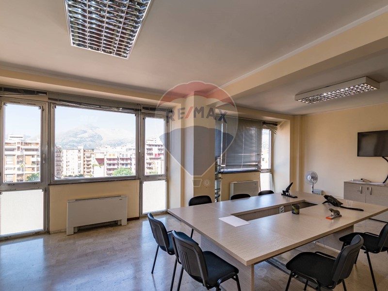 Ufficio in Affitto a Palermo, 1'800&euro;, 305 m²