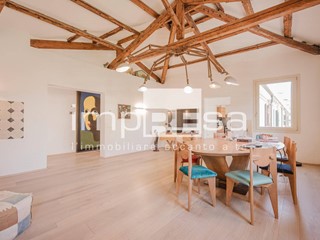 Appartamento in Vendita a Venezia, 720'000€, 217 m²