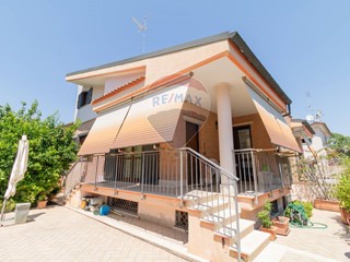 Casa Semi Indipendente in Vendita a Roma, 298'000€, 140 m²