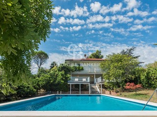 Villa in Vendita a Misano Adriatico, 950'000€, 202 m²