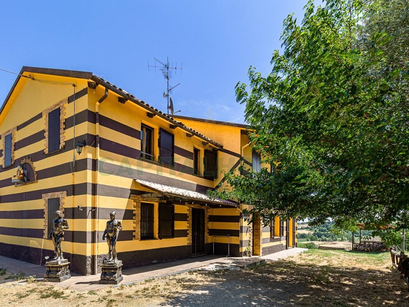 Villa in Vendita a Castel San Pietro Terme, 769'000€, 368 m²