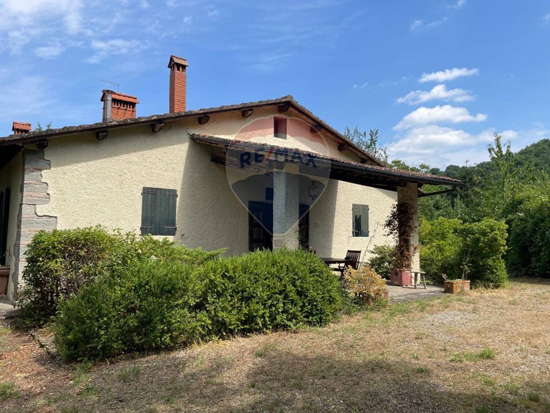 Rustico in Vendita a Barberino di Mugello, 345'000€, 228 m², con Box