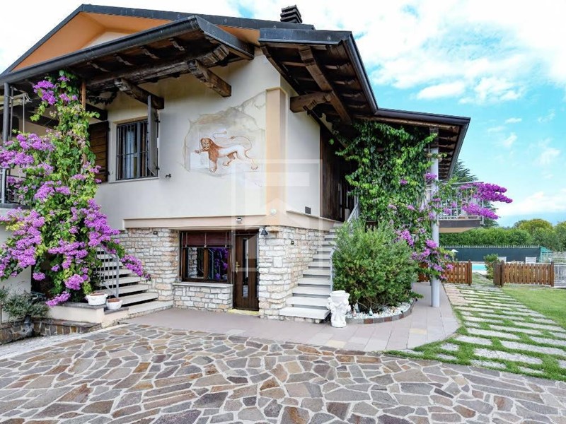 Villa in Vendita a Toscolano Maderno, 200 m²