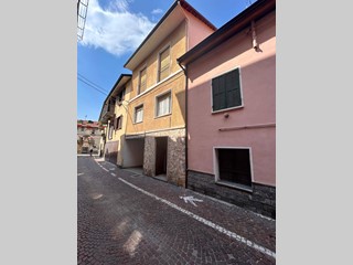 Casa Indipendente in Vendita a Chiusa di Pesio, 100'000€, 360 m²