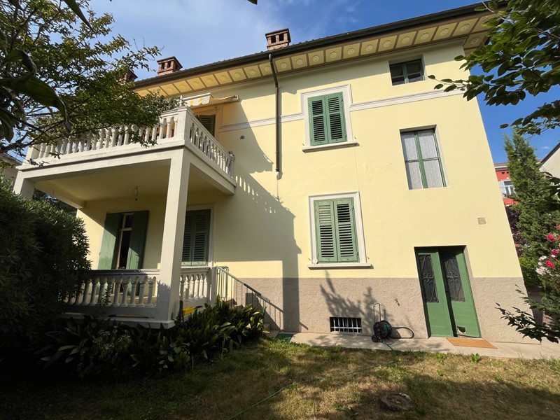 Casa Indipendente in Vendita a Gorizia, 580'000€, 530 m²