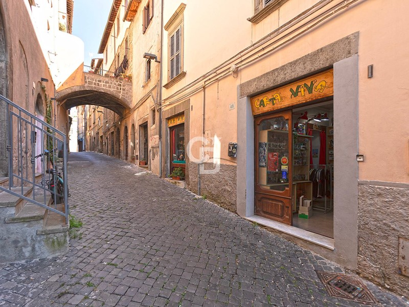 Immobile commerciale in Vendita a Viterbo, 50'000€, 100 m²