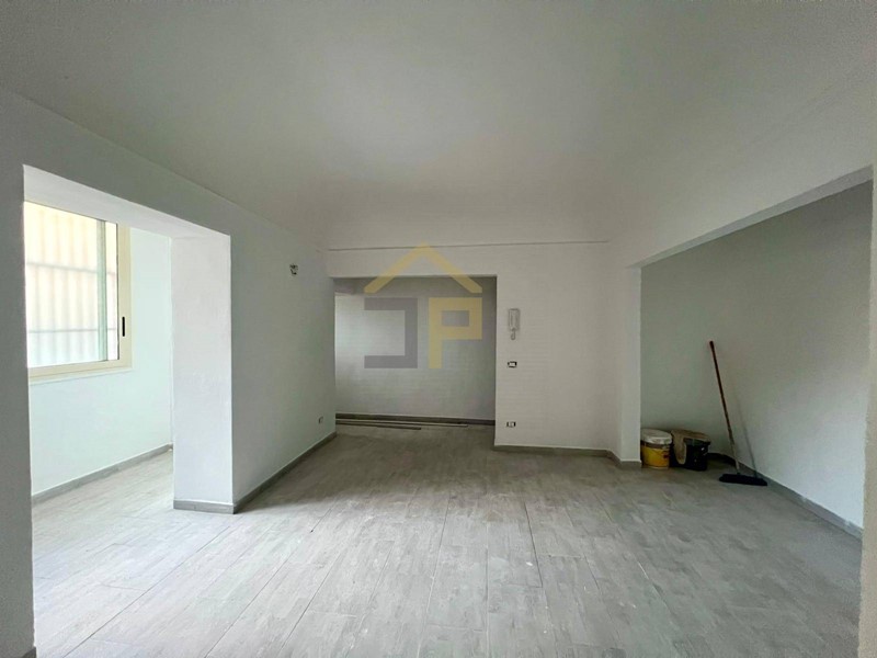 Appartamento in Vendita a Palermo, 105'000€, 82 m²