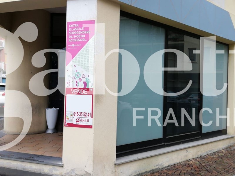 Negozio in Vendita a Biella, 60'000€, 190 m²