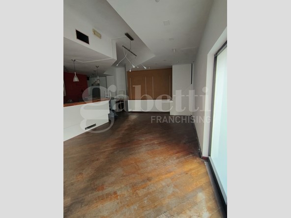 Negozio in Vendita a Biella, 57'000&euro;, 150 m²