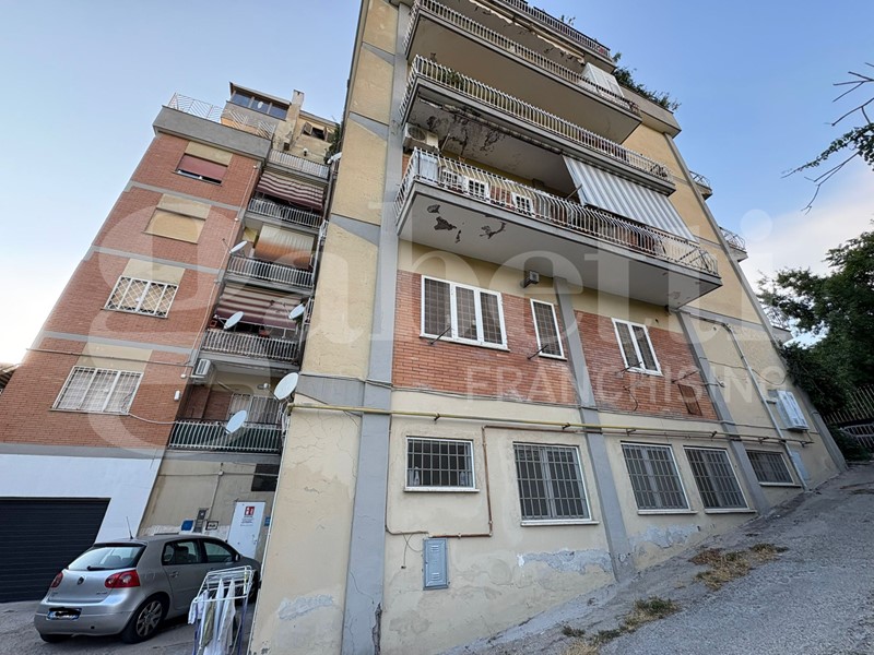Bilocale in Vendita a Roma, 115'000&euro;, 65 m²