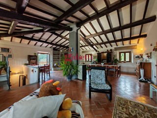 Appartamento in Vendita a Barberino di Mugello, 319'000€, 295 m²