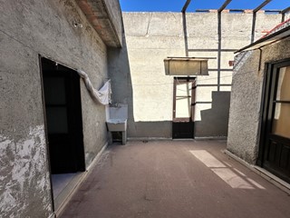 Casa Indipendente in Vendita a Barcellona Pozzo di Gotto, 120'000€, 250 m²