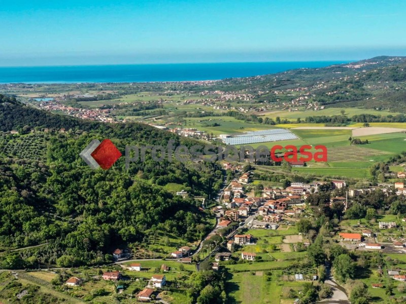 Trilocale in Vendita a Castelnuovo Cilento, 65'000&euro;, 80 m²