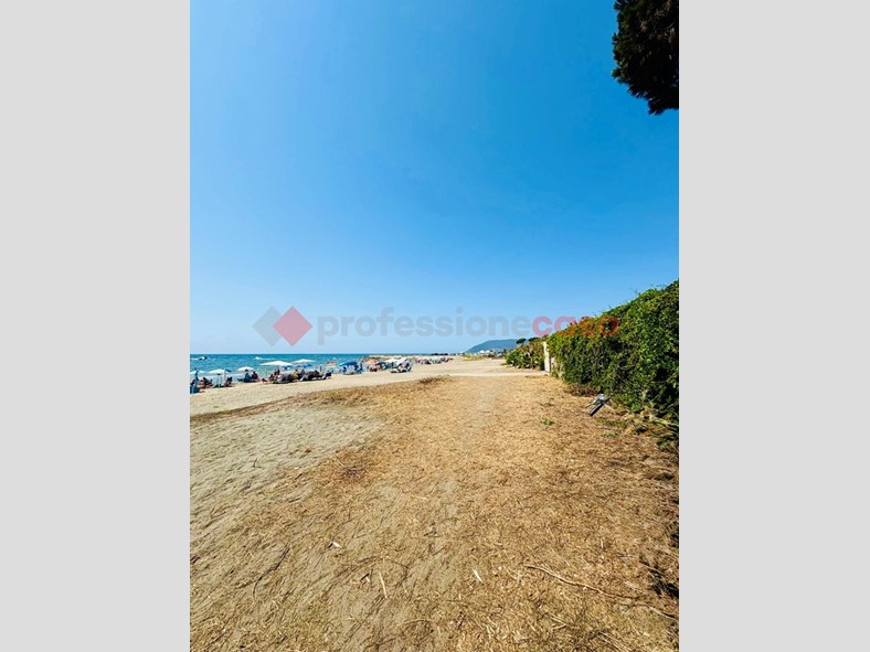 Terreno agricolo in Vendita a Terracina, 80'000€, 900 m²