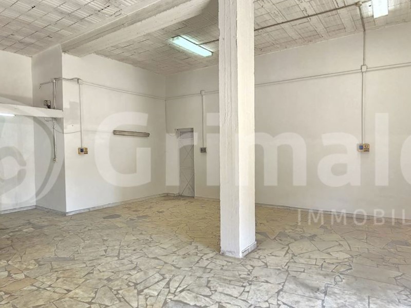 Negozio in Vendita a Casoria, 53'000€, 65 m²