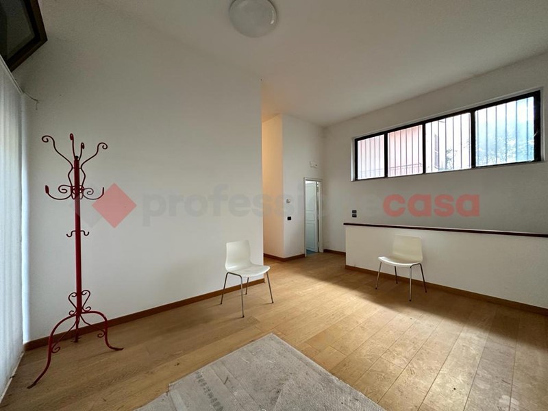 Ufficio in Affitto a Arezzo, 300€, 16 m²