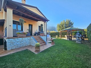 Casa Semi Indipendente in Vendita a Sarzana, zona Crociata, 409'000&euro;, 139 m²