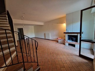 Casa Semi Indipendente in Vendita a Novafeltria, 270'000€, 200 m², con Box