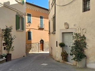 Casa Semi Indipendente in Vendita a Todi, 500'000€, 250 m²