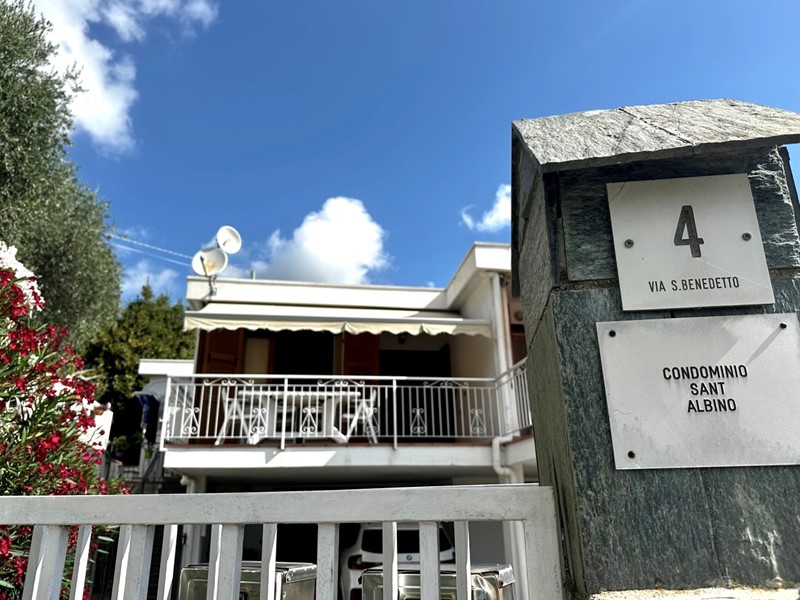 Casa Semi Indipendente in Vendita a Diano Arentino, zona Evigno, 259'000€, 75 m², arredato, con Box