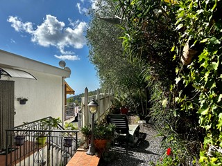 Casa Semi Indipendente in Vendita a Diano Arentino, zona Evigno, 259'000€, 75 m², arredato, con Box