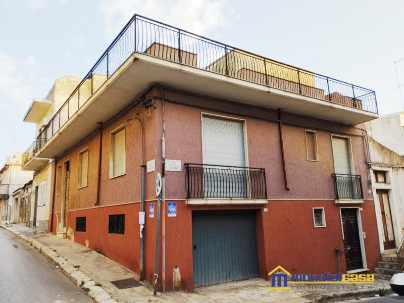 Casa Indipendente in Vendita a Pachino, 168'000€, 210 m²