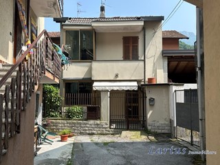 Casa Indipendente in Vendita a Valbrona, 58'000€, 100 m²