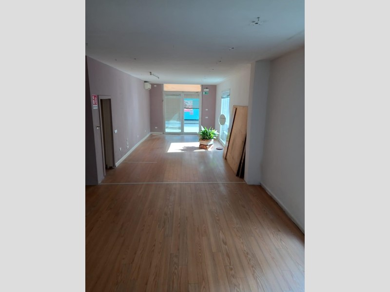 Immobile commerciale in Vendita a Empoli, 150'000€, 130 m²