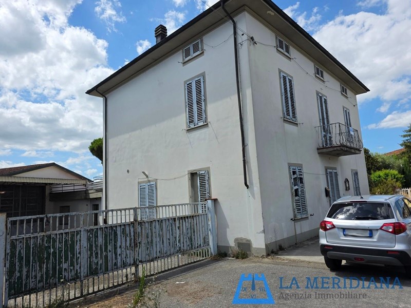 Casa Indipendente in Vendita a Larciano, 198'000€, 390 m², con Box