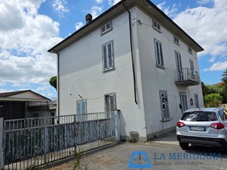 Casa Indipendente in Vendita a Larciano, 198'000€, 390 m², con Box