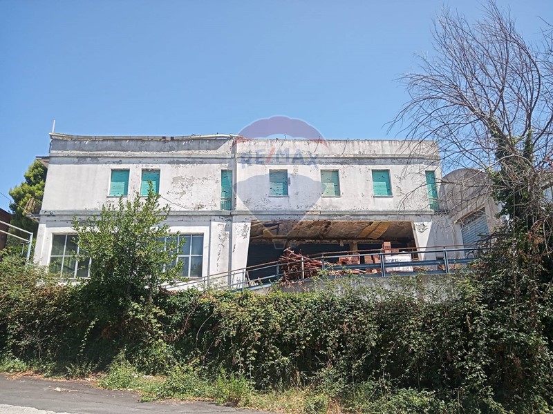 Capannone in Vendita a Ancona, 700'000€, 3494 m²