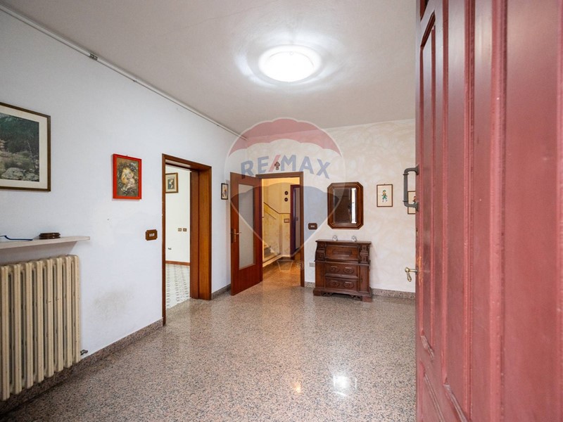 Casa Semi Indipendente in Vendita a Viadana, 175'000€, 300 m²