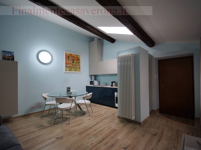 Bilocale in Affitto a Verona, 1'150€, 65 m²