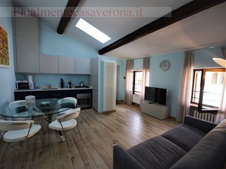 Bilocale in Affitto a Verona, 1'150€, 65 m²