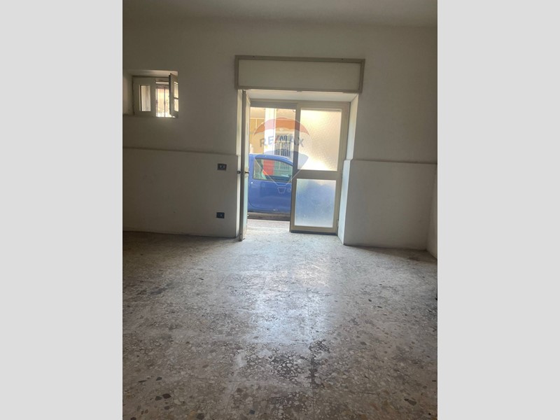 Negozio in Vendita a Santa Maria la Carità, 120'000€, 77 m²