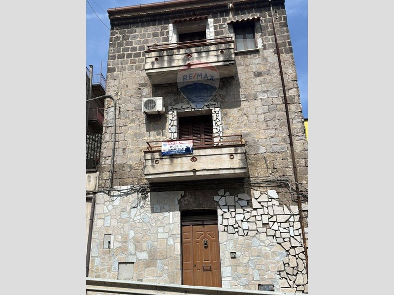 Casa Indipendente in Vendita a Sessa Aurunca, 65'000€, 172 m²