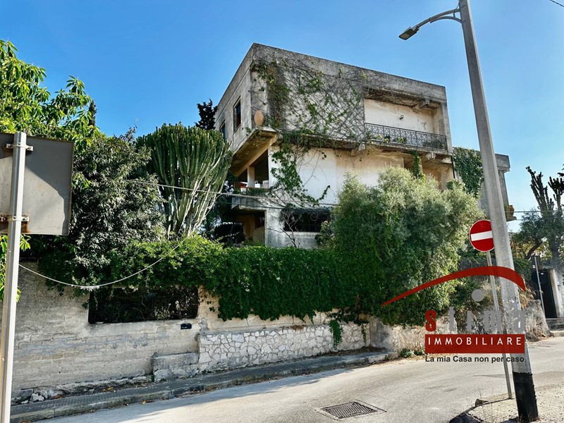 Villa in Vendita a Siracusa, 220'000&euro;, 250 m²