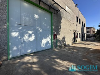 Capannone in Vendita a Sovico, 400'000€, 700 m²