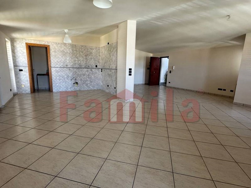 Quadrilocale in Affitto a Sperone, 580€, 180 m²