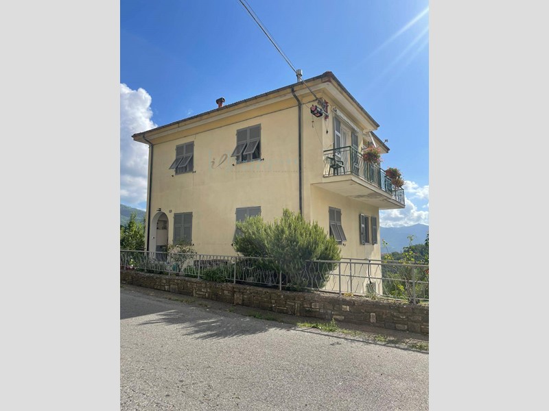 Casa Indipendente in Vendita a Borgomaro, 230'000€, 162 m²