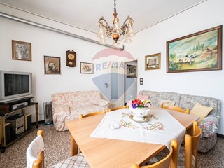 Trilocale in Vendita a Cadelbosco di Sopra, 115'000€, 100 m²