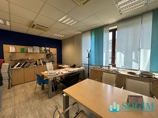 Capannone in Vendita a Cormano, 850'000€, 850 m²