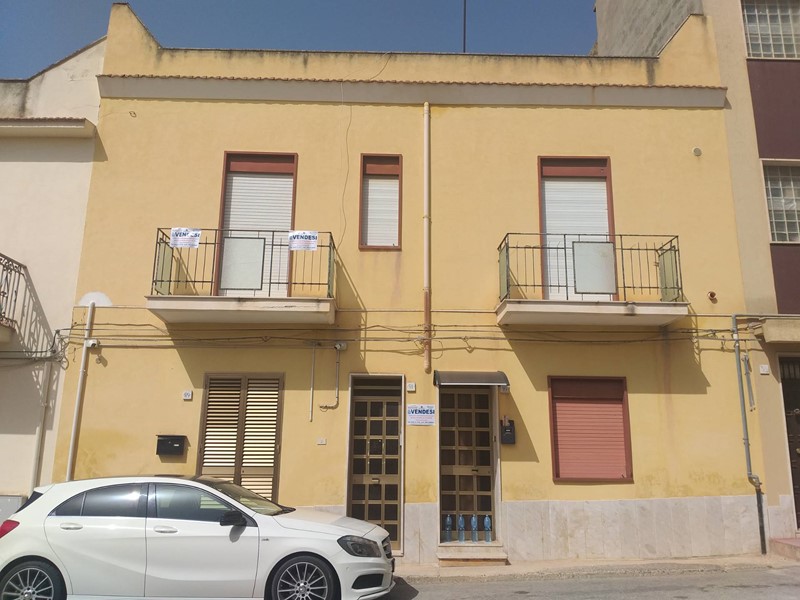 Casa Indipendente in Vendita a Castelvetrano, 65'000&euro;, 321 m²