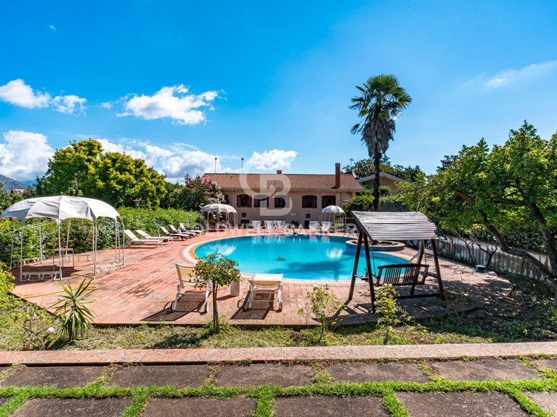 Villa in Vendita a Castiglione di Sicilia, 2'150'000€, 1000 m²