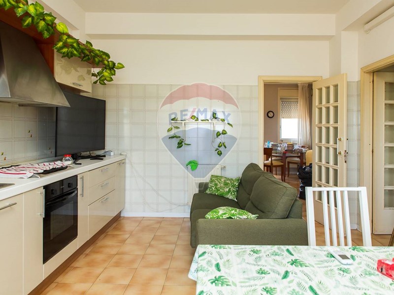 Appartamento in Vendita a Catania, 109'000&euro;, 137 m²